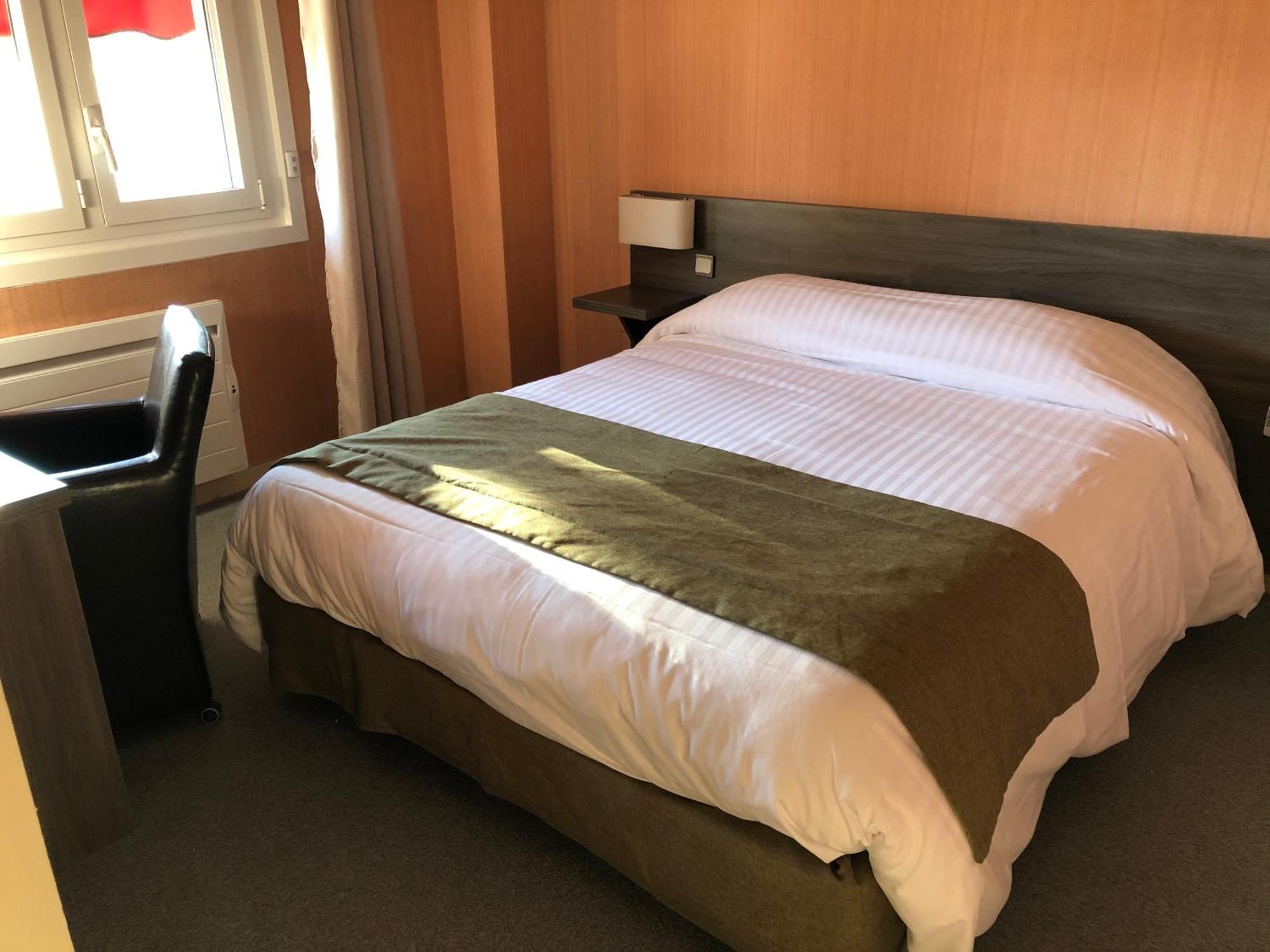 圣 - 贝努瓦餐厅酒店 格尼翁 外观 照片